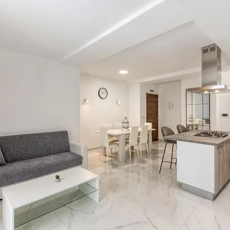 Stunning Home, In The Centre Of Qawra With Terrace By 360 Estates Апартаменты Сент-Полс-Бей