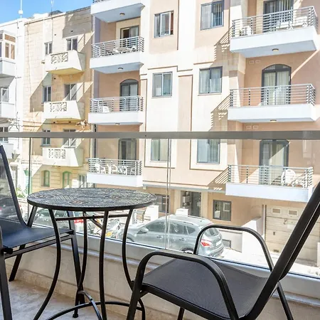 Stunning Home, In The Centre Of Qawra With Terrace By 360 Estates セント・ポールズ・ベイ
