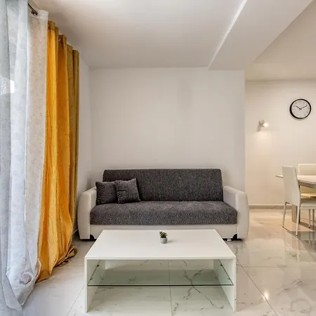 Stunning Home, In The Centre Of Qawra With Terrace By 360 Estates Сент-Полс-Бей